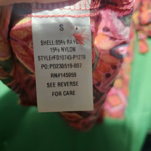 Dress Forum EUC Vibrant Geometric Print Small Oversized PTP 21 - Picture 3 of 5